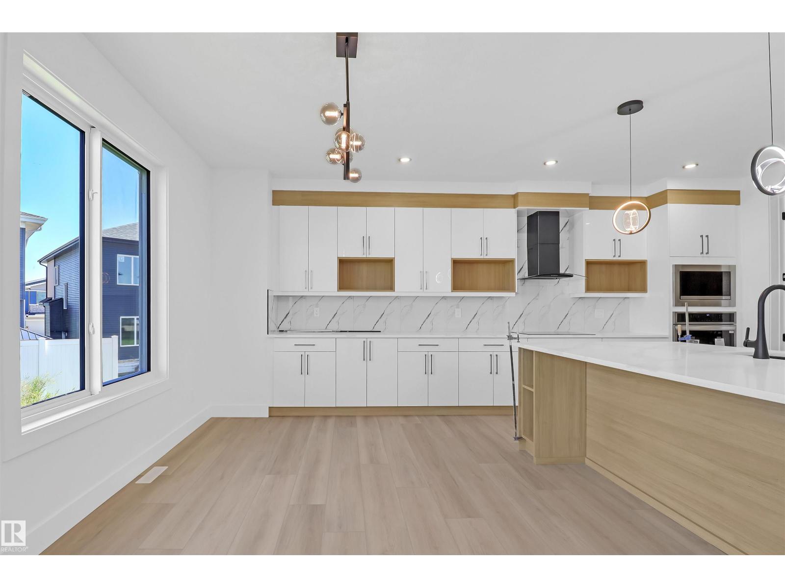 Photo 10 of 15043 15 St Nw, Edmonton AB