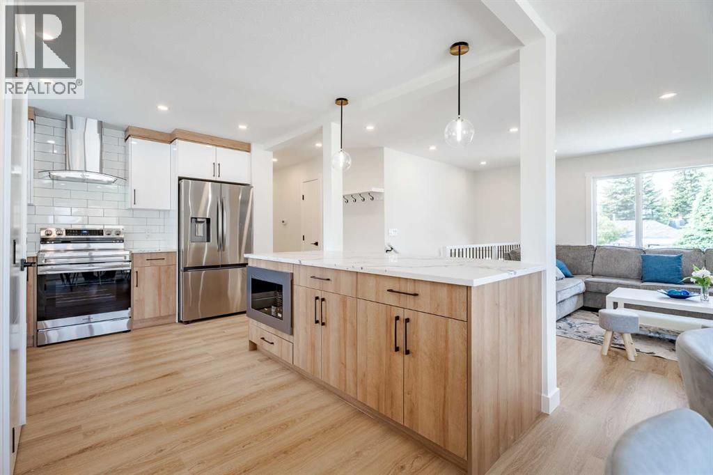 Single Family House Bi-level for Sale in  Huntbourne Road NE Huntington Hills Calgary 