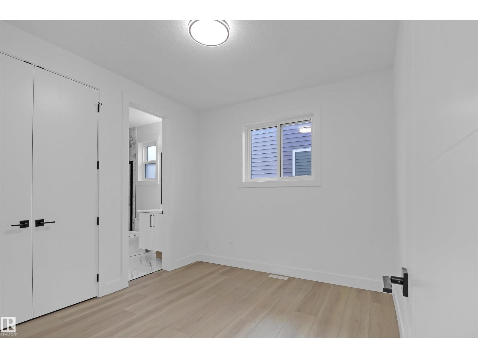 Photo 11 of 15043 15 St Nw, Edmonton AB