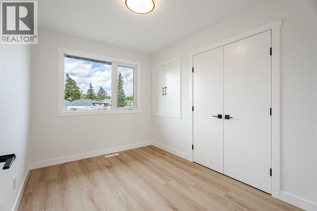 Single Family House Bi-level for Sale in  Huntbourne Road NE Huntington Hills Calgary 