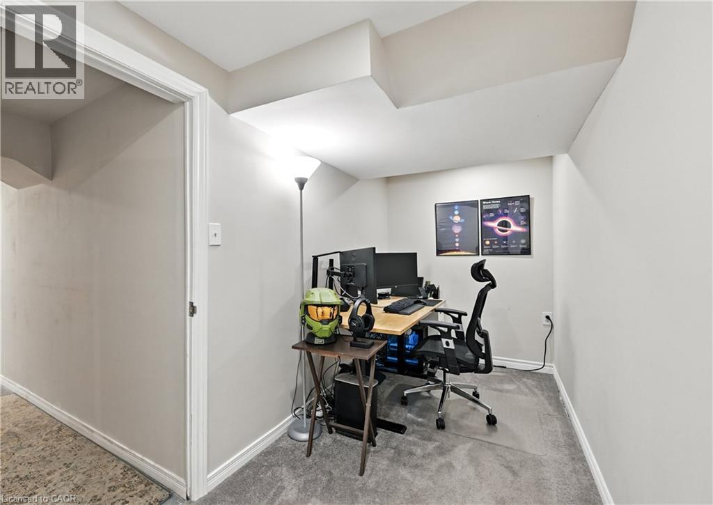 Photo 33 of 40 Springfield Boulevard, Ancaster ON