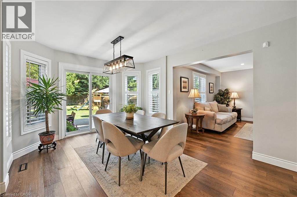 Photo 10 of 40 Springfield Boulevard, Ancaster ON