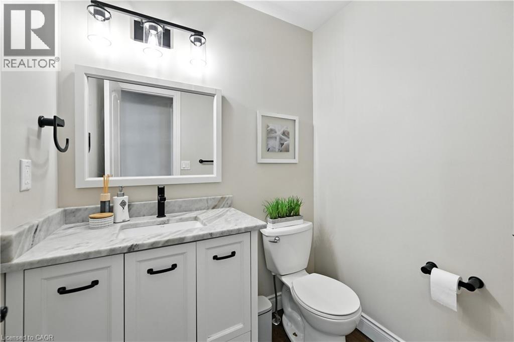 Photo 14 of 40 Springfield Boulevard, Ancaster ON