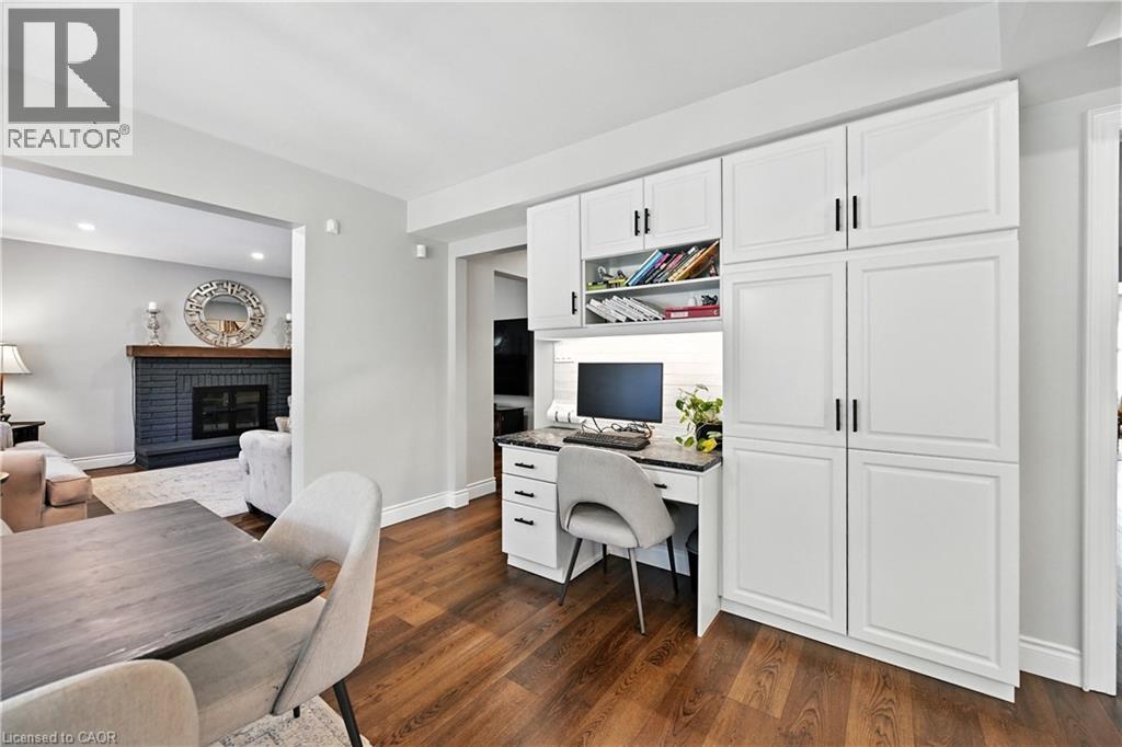 Photo 11 of 40 Springfield Boulevard, Ancaster ON