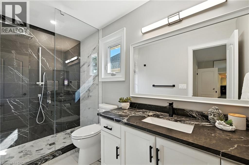 Photo 24 of 40 Springfield Boulevard, Ancaster ON