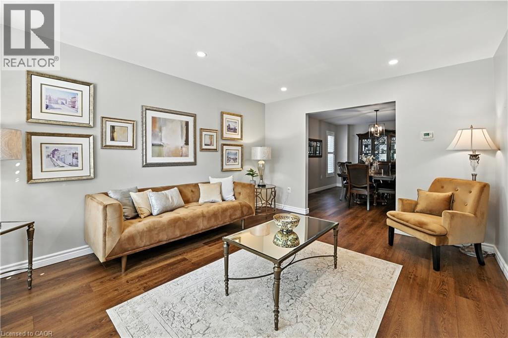 Photo 5 of 40 Springfield Boulevard, Ancaster ON