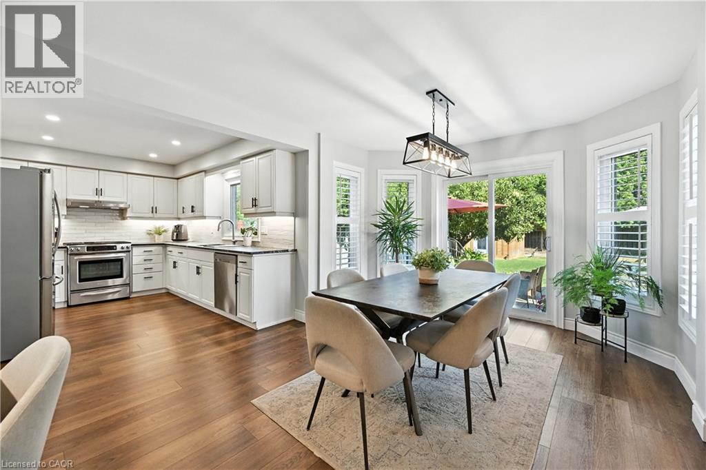 Photo 8 of 40 Springfield Boulevard, Ancaster ON