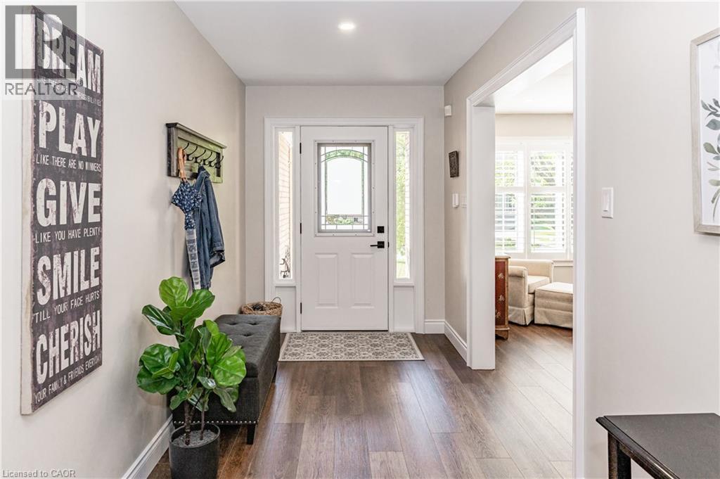 Photo 3 of 40 Springfield Boulevard, Ancaster ON