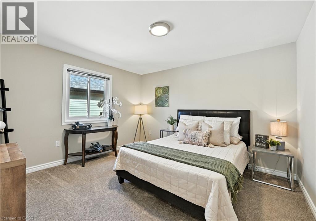 Photo 27 of 40 Springfield Boulevard, Ancaster ON