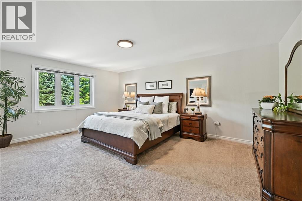 Photo 16 of 40 Springfield Boulevard, Ancaster ON