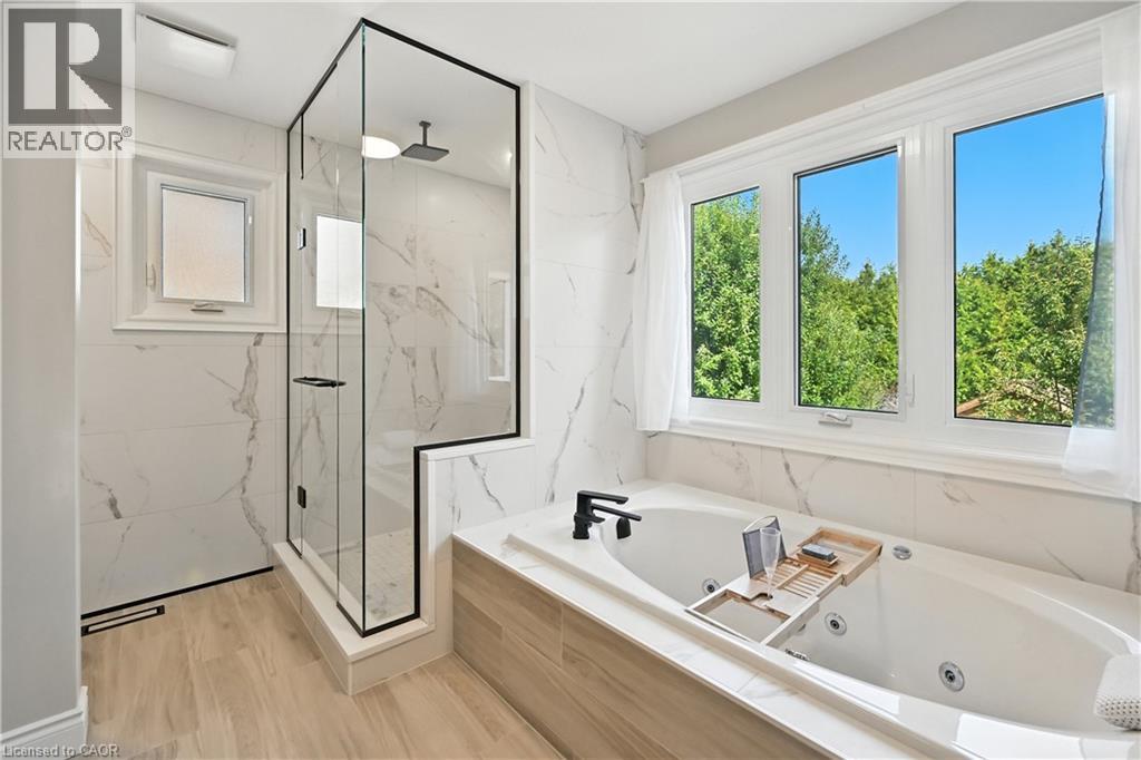 Photo 21 of 40 Springfield Boulevard, Ancaster ON