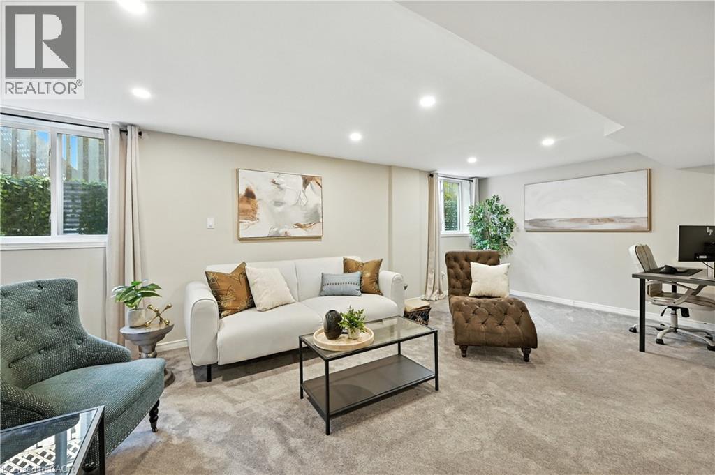 Photo 28 of 40 Springfield Boulevard, Ancaster ON