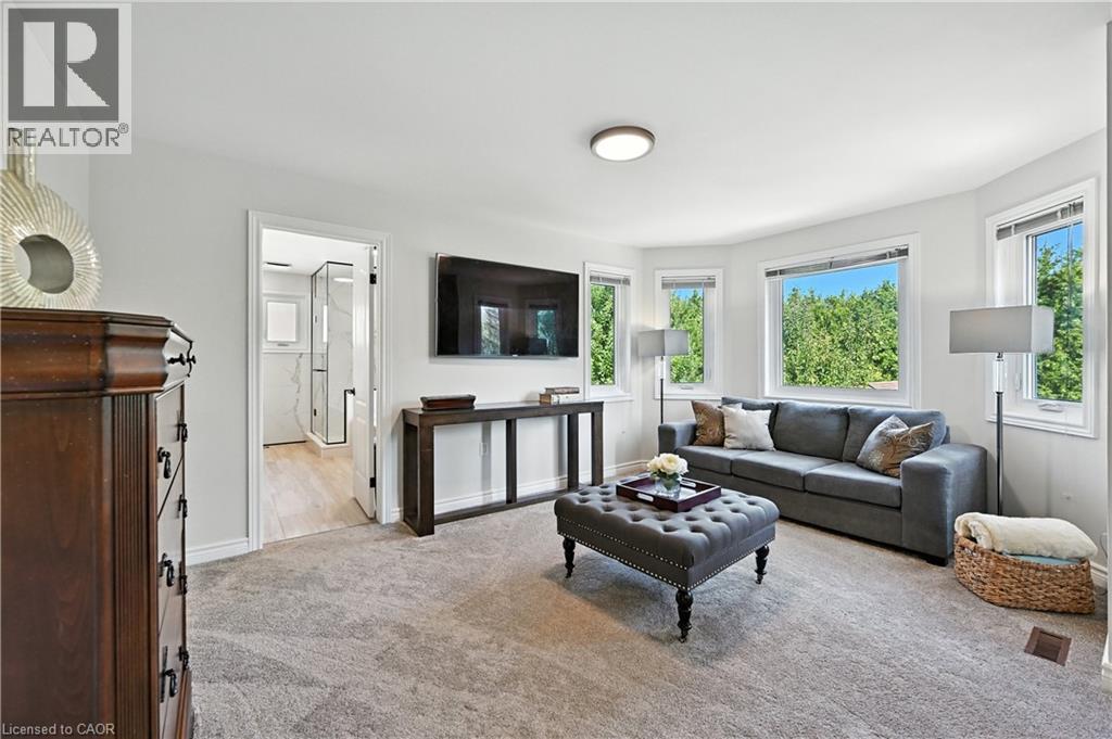 Photo 19 of 40 Springfield Boulevard, Ancaster ON