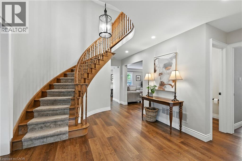 Photo 4 of 40 Springfield Boulevard, Ancaster ON
