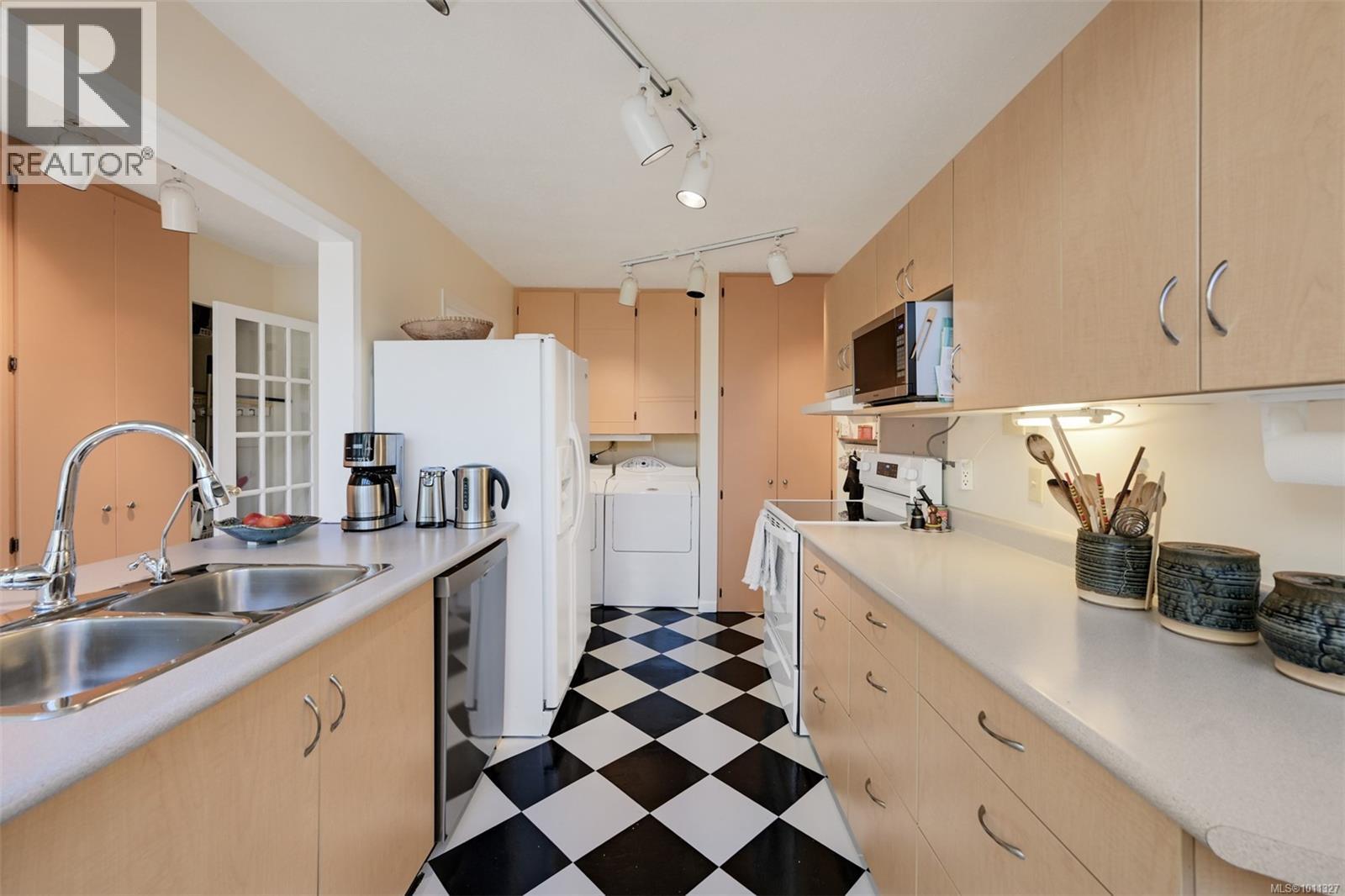 Single Family House for Sale in  Merritt St Victoria 