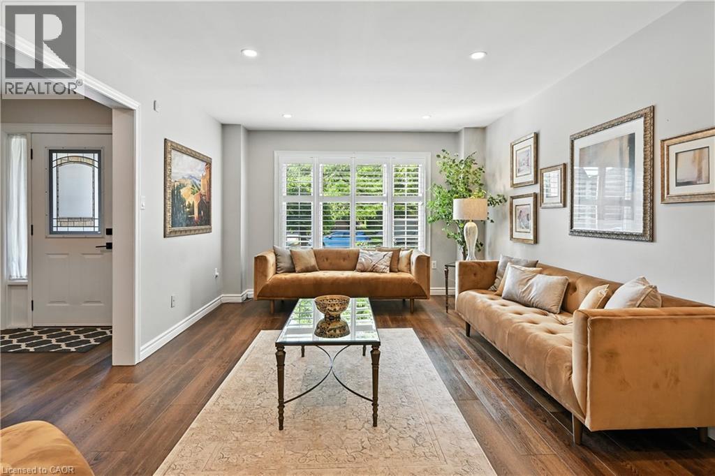 Photo 6 of 40 Springfield Boulevard, Ancaster ON