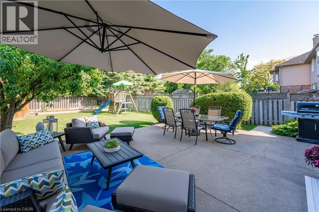 Photo 35 of 40 Springfield Boulevard, Ancaster ON