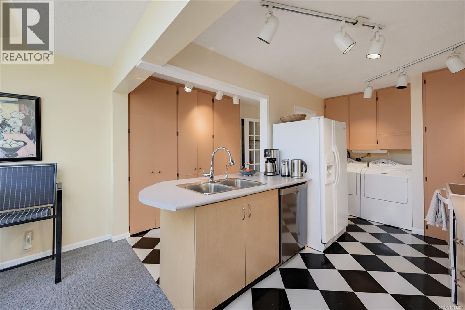 Single Family House for Sale in  Merritt St Victoria 