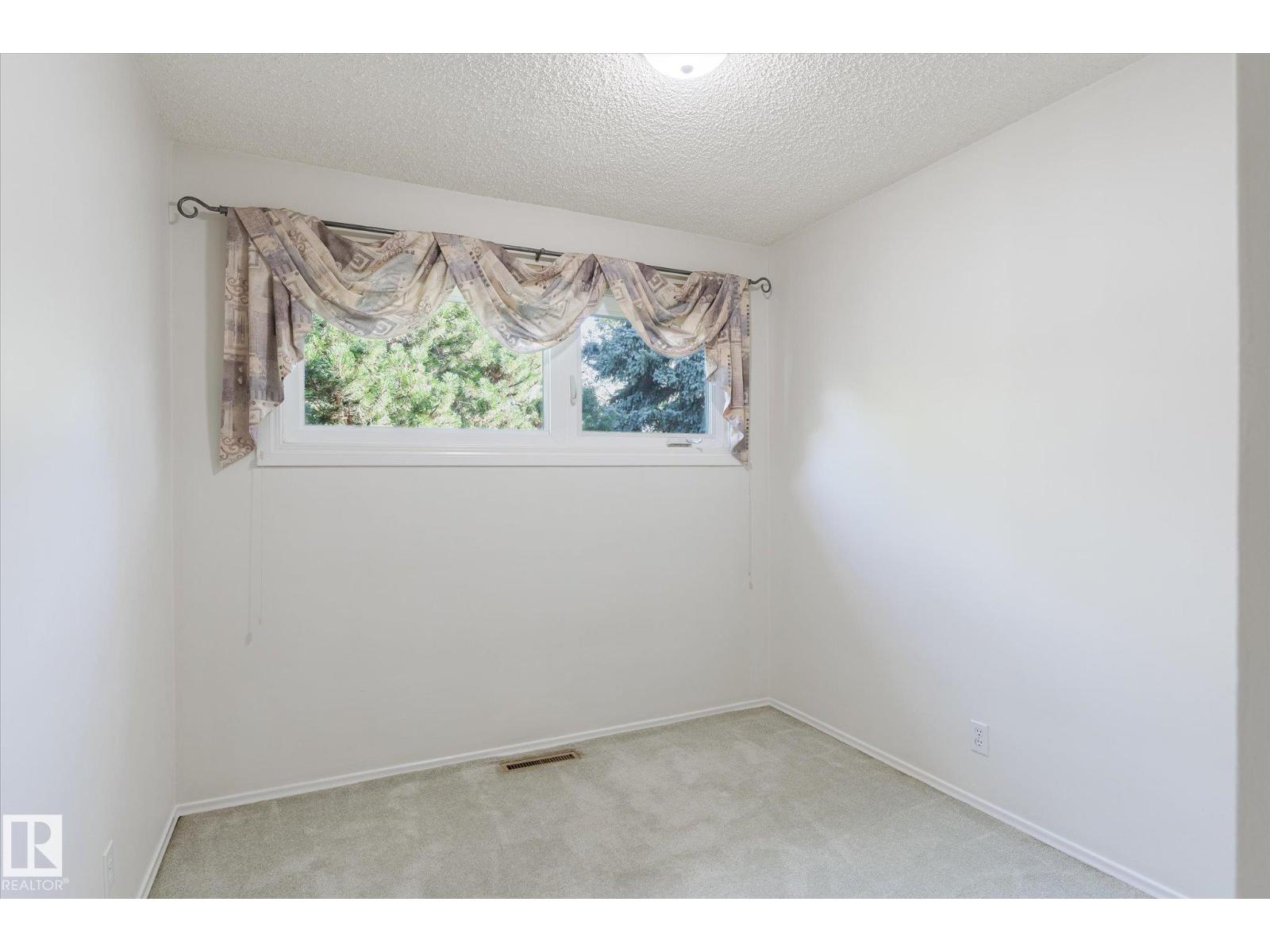 Photo 17 of 13407 132 Av Nw, Edmonton AB