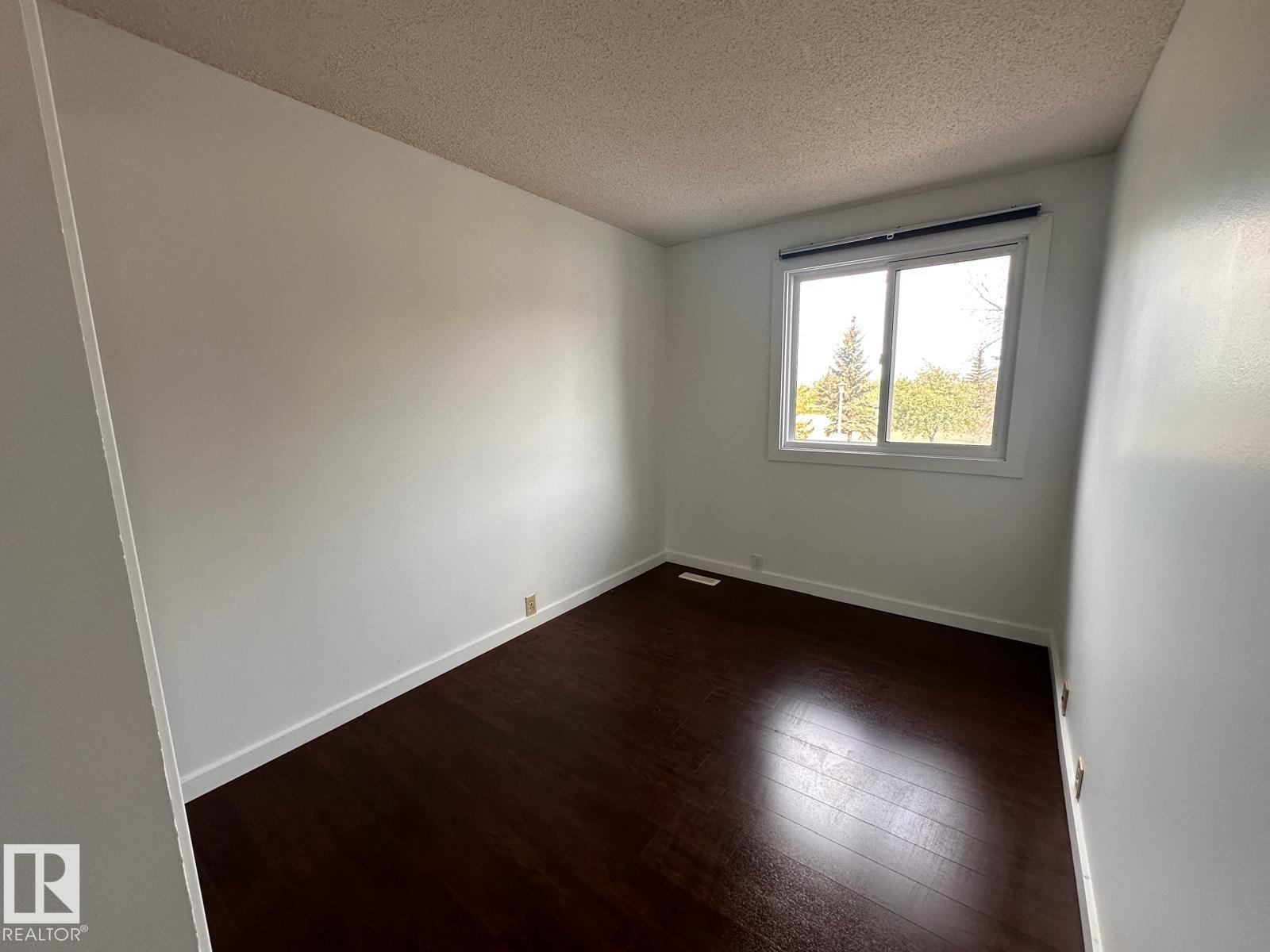 Photo 5 of 41 2024 57 St Nw, Edmonton AB