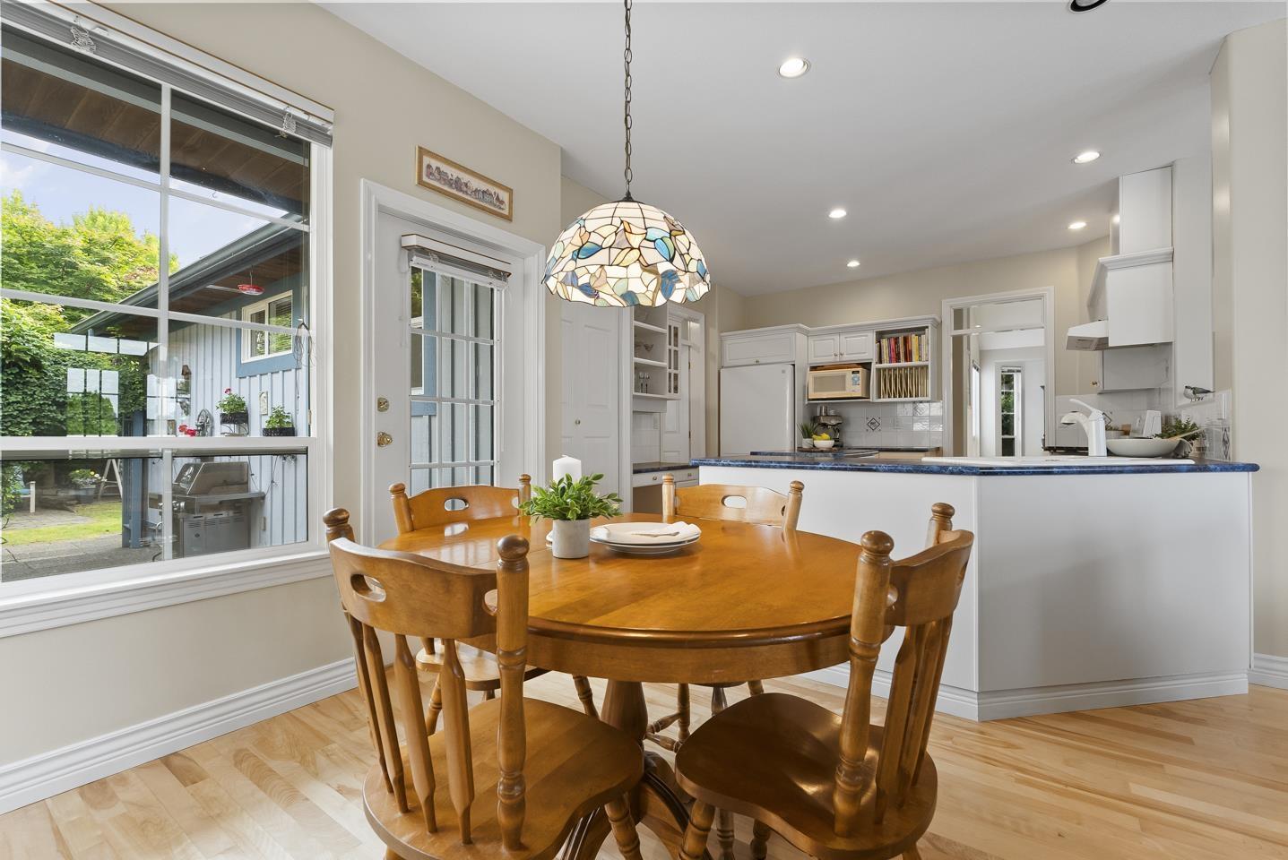 Photo 10 of 15355 Sequoia Drive, Surrey BC