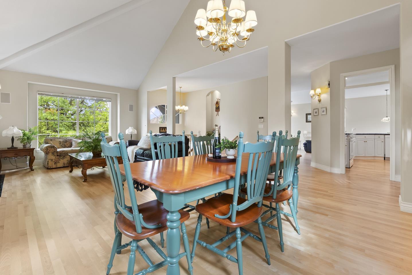 Photo 6 of 15355 Sequoia Drive, Surrey BC