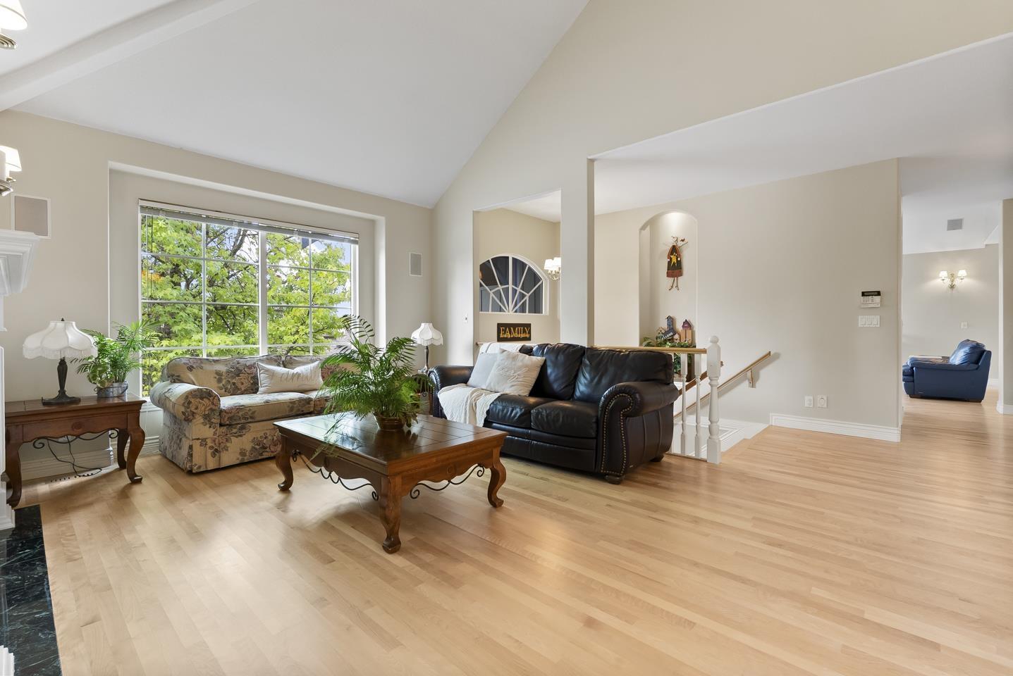 Photo 3 of 15355 Sequoia Drive, Surrey BC