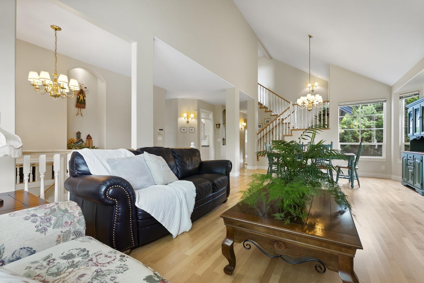 Photo 4 of 15355 Sequoia Drive, Surrey BC