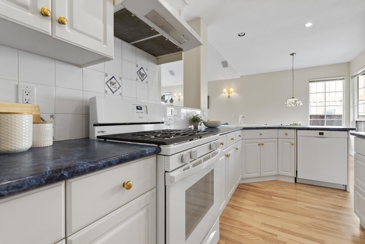 Photo 14 of 15355 Sequoia Drive, Surrey BC