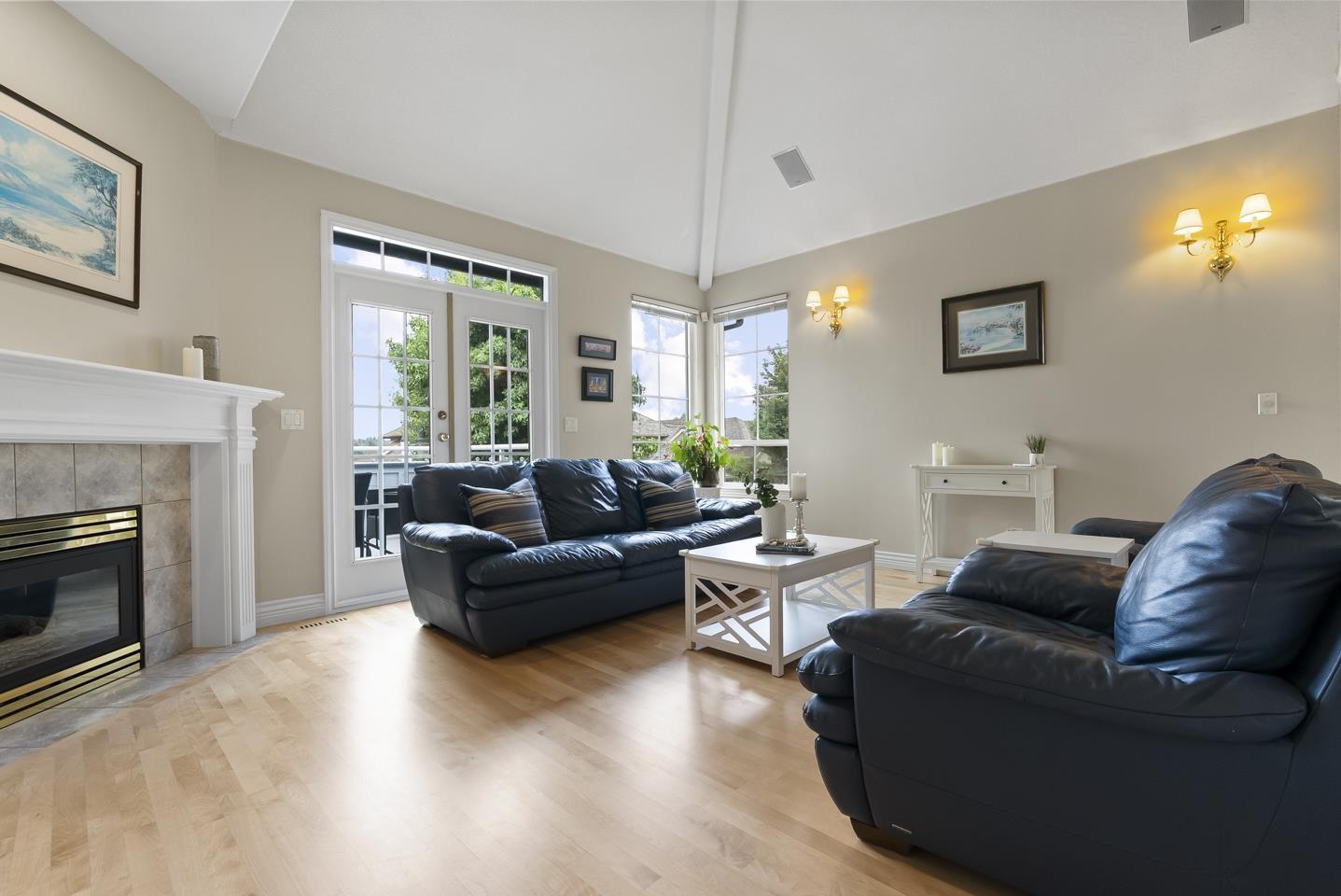 Photo 7 of 15355 Sequoia Drive, Surrey BC