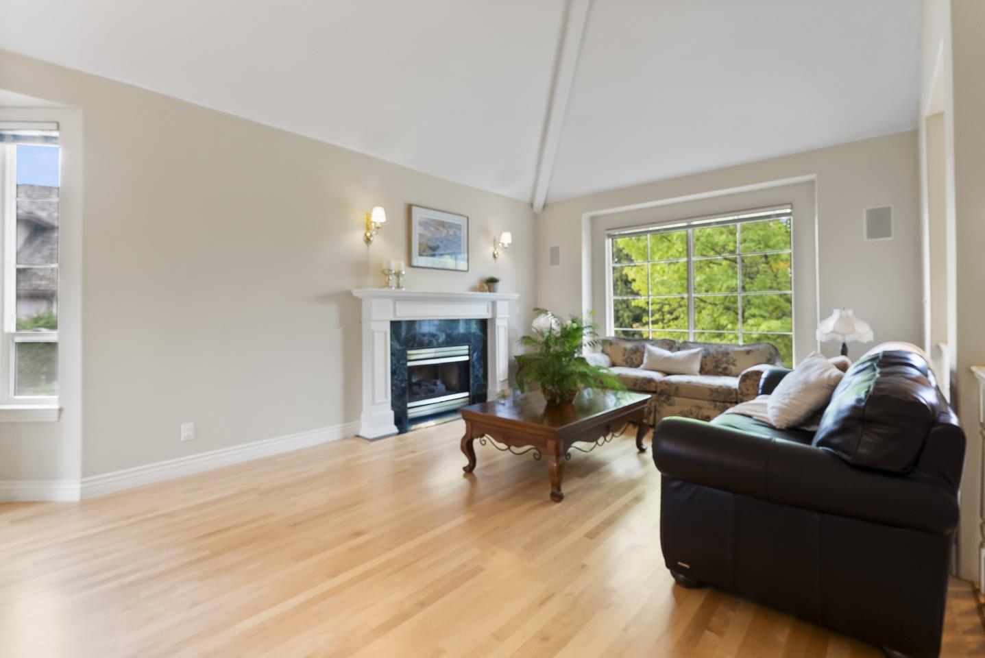 Photo 2 of 15355 Sequoia Drive, Surrey BC