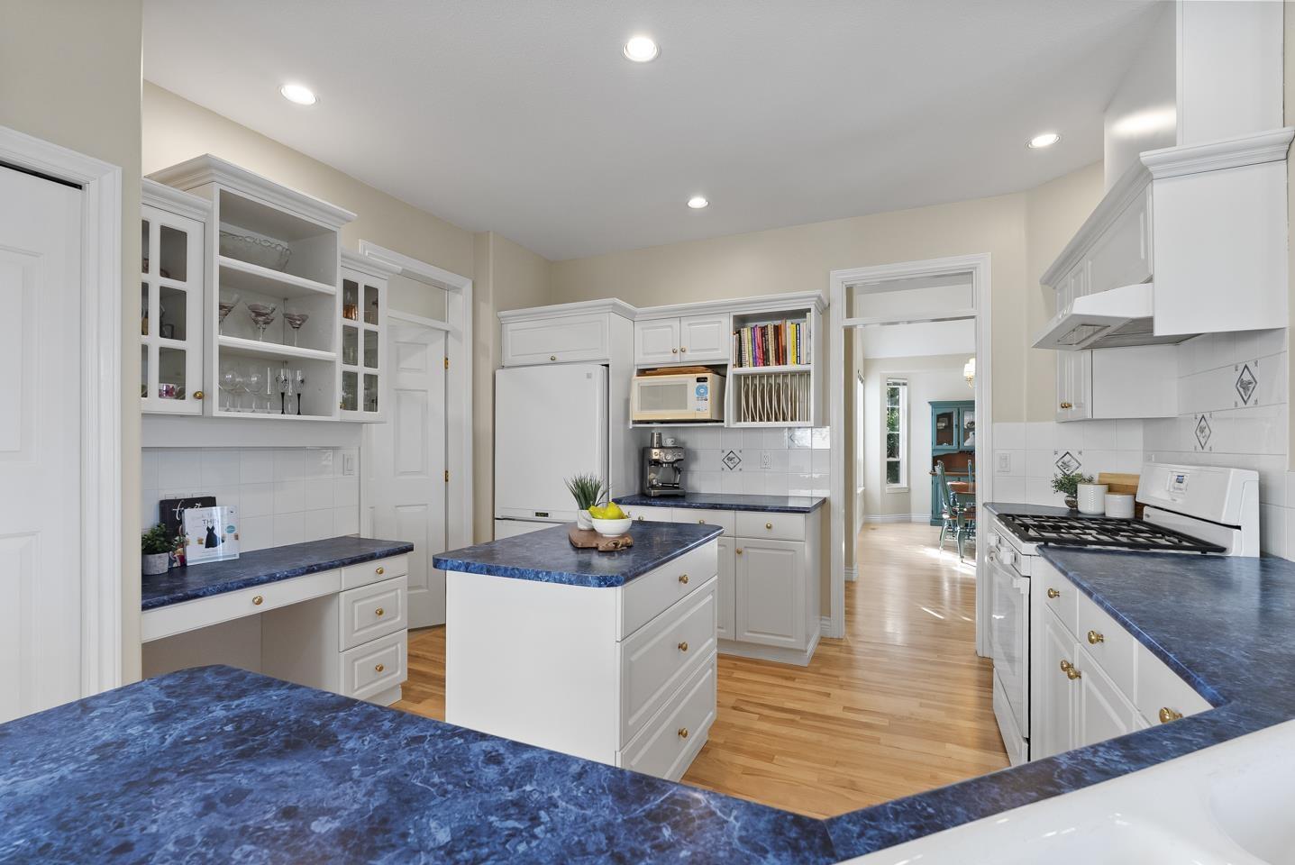 Photo 11 of 15355 Sequoia Drive, Surrey BC