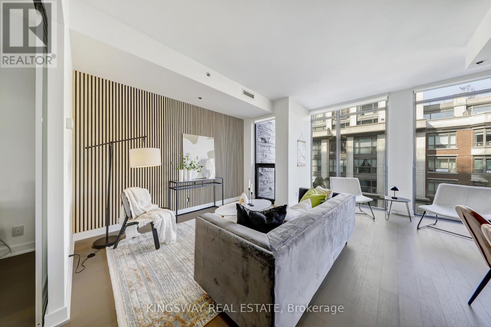Photo 2 of 303 15 Beverley Street, Toronto ON