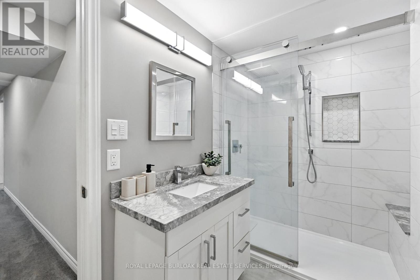 Photo 33 of 40 Springfield Boulevard, Hamilton ON