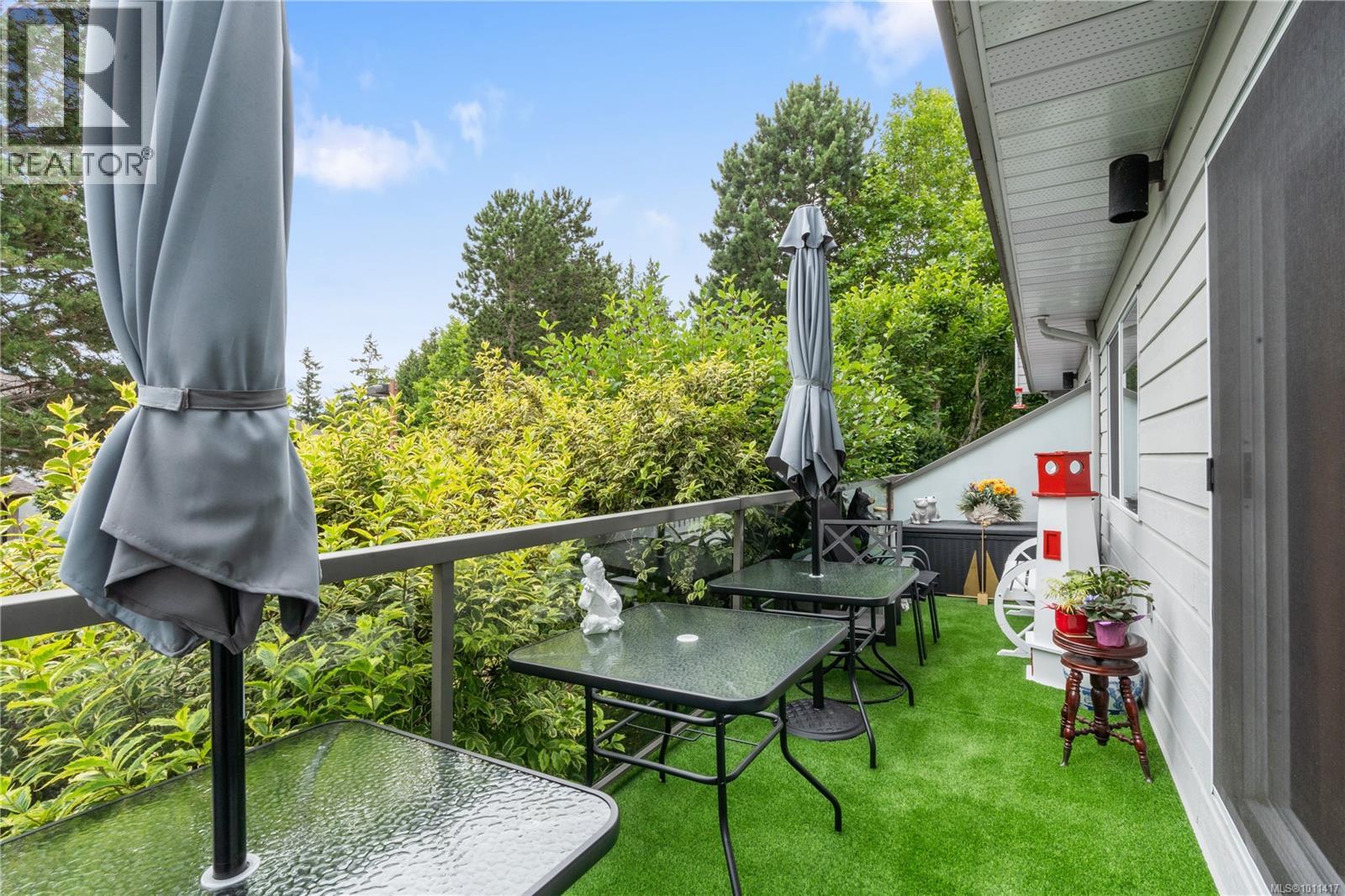 Photo 17 of 118 10459 Resthaven Dr, Sidney BC