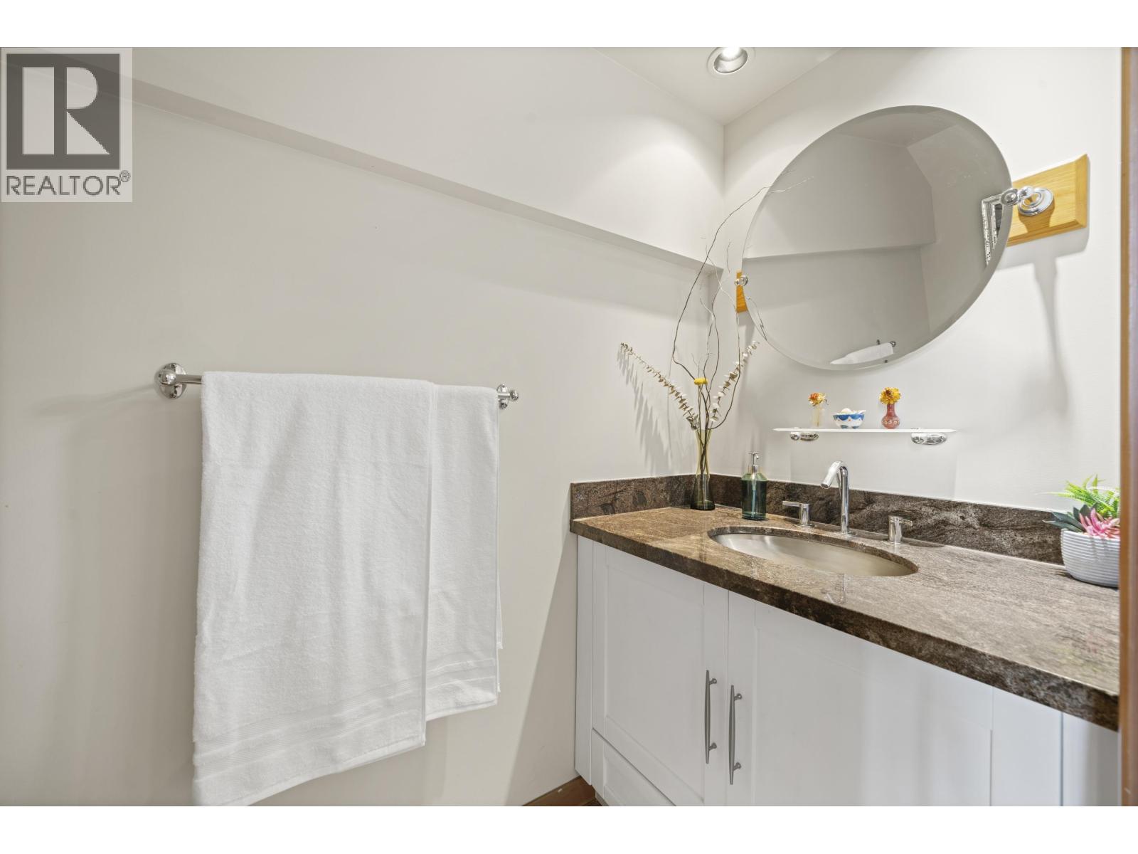 Photo 18 of 508 10 Renaissance Square, New Westminster BC