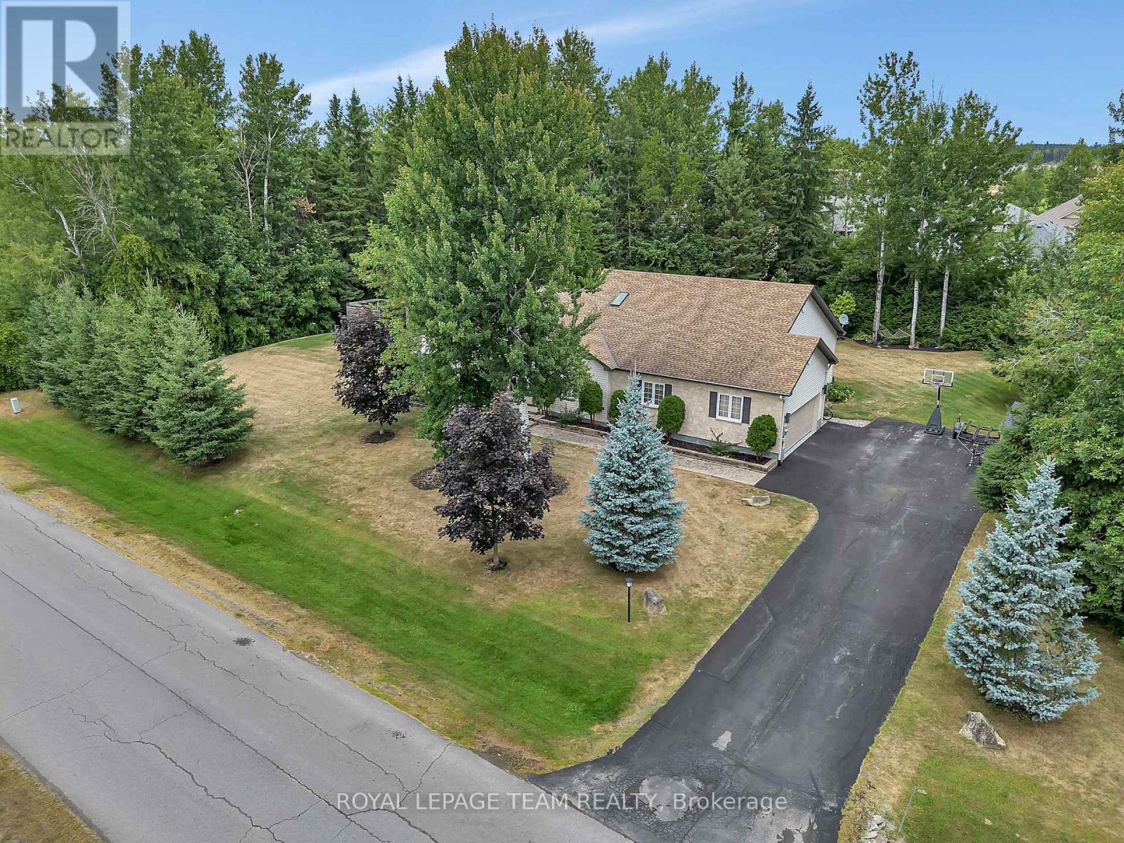 Photo 7 of 9 Heritage Boulevard, North Grenville ON