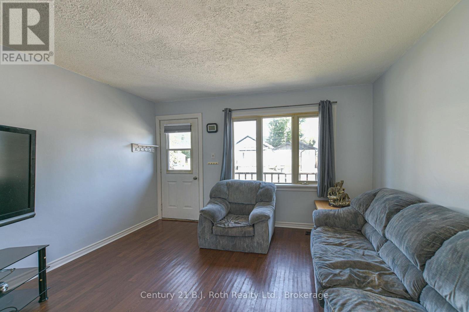 Photo 10 of 155 Dunedin Street, Orillia ON