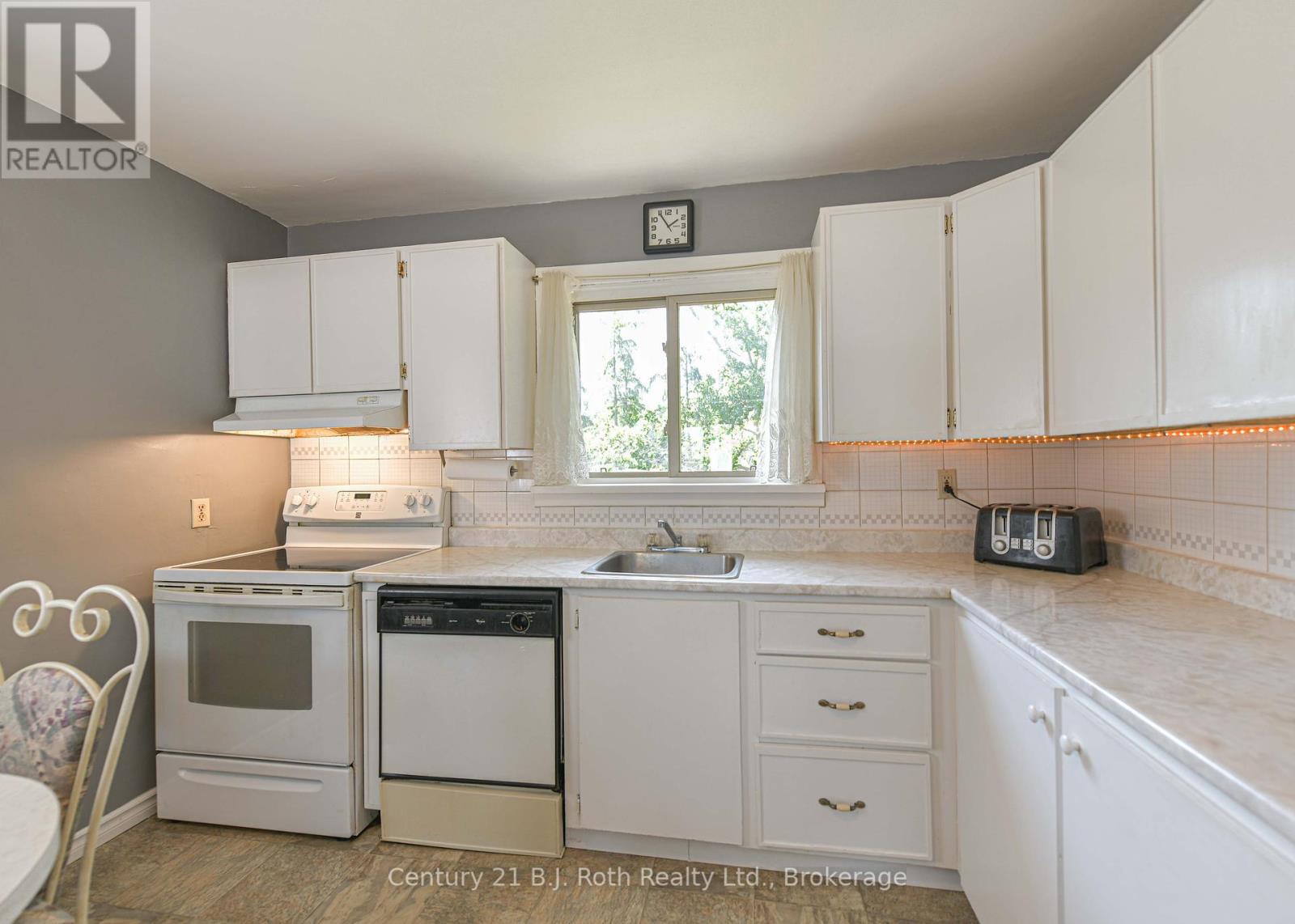 Photo 6 of 155 Dunedin Street, Orillia ON