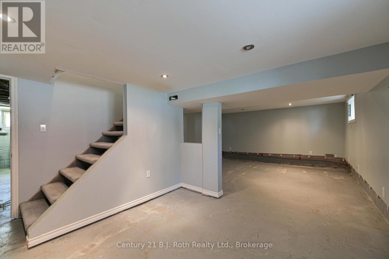 Photo 11 of 155 Dunedin Street, Orillia ON