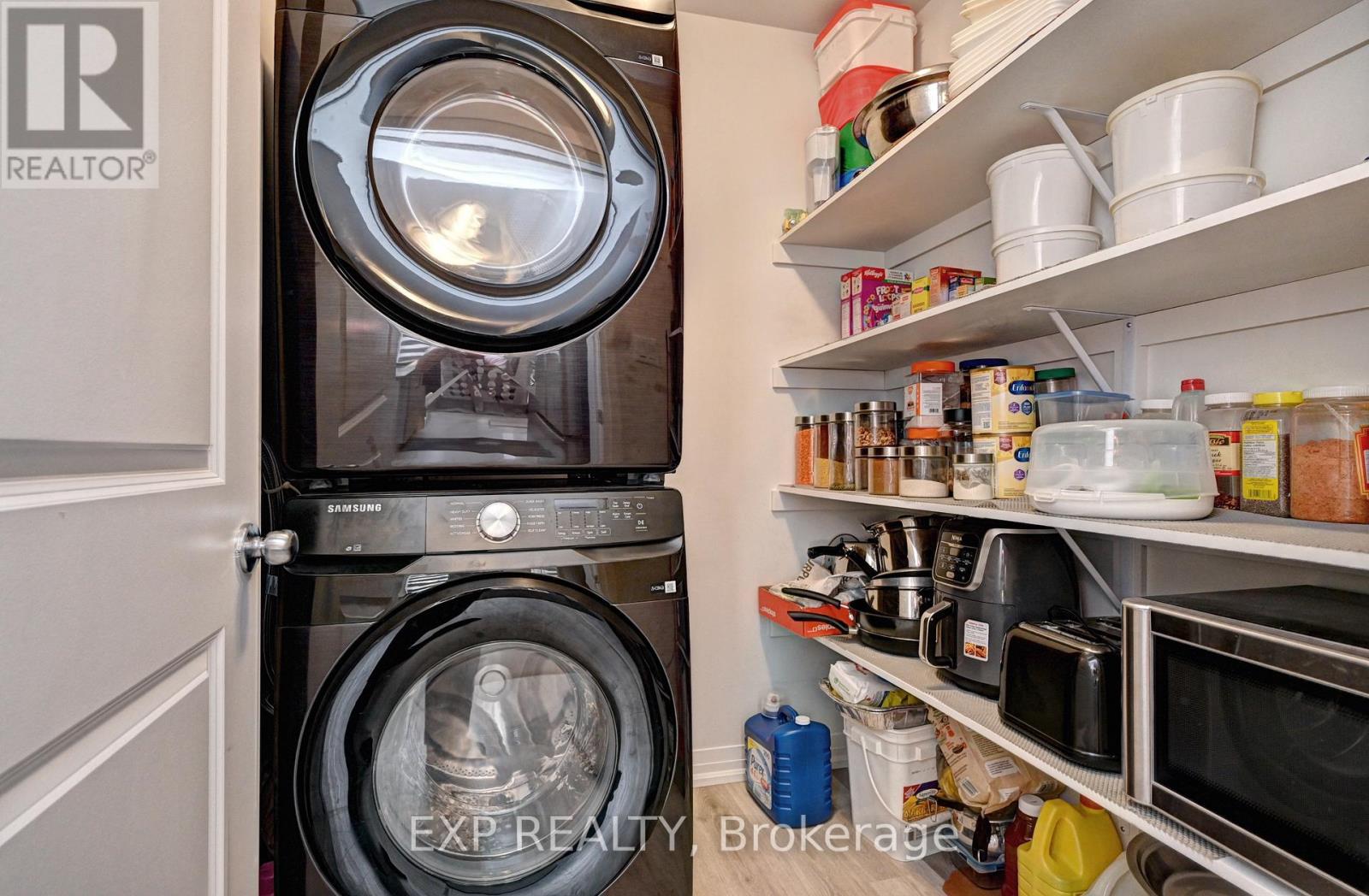 Photo 15 of 161 155 Equestrian Way, Cambridge ON