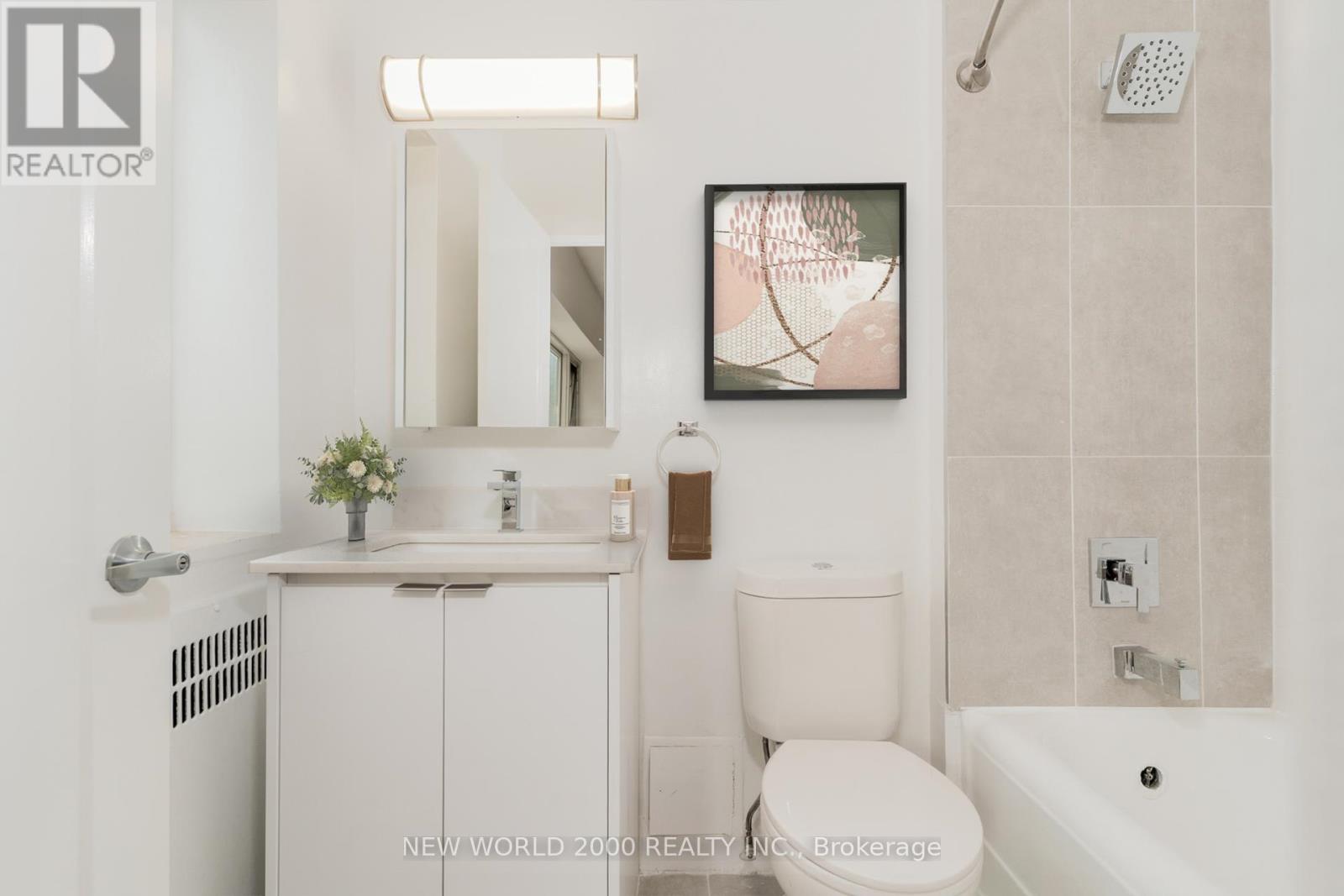 Photo 7 of 904 110 St Clair Avenue W, Toronto ON