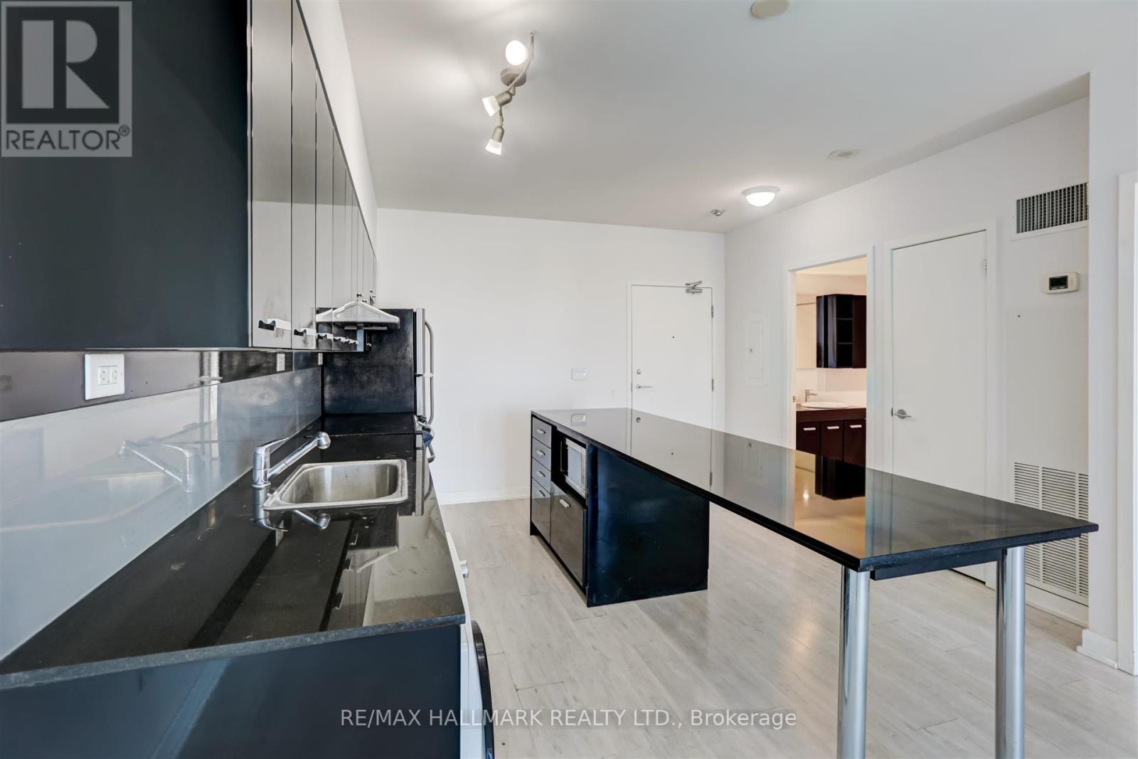 Photo 11 of Ph 16 19 Singer Court, Toronto ON