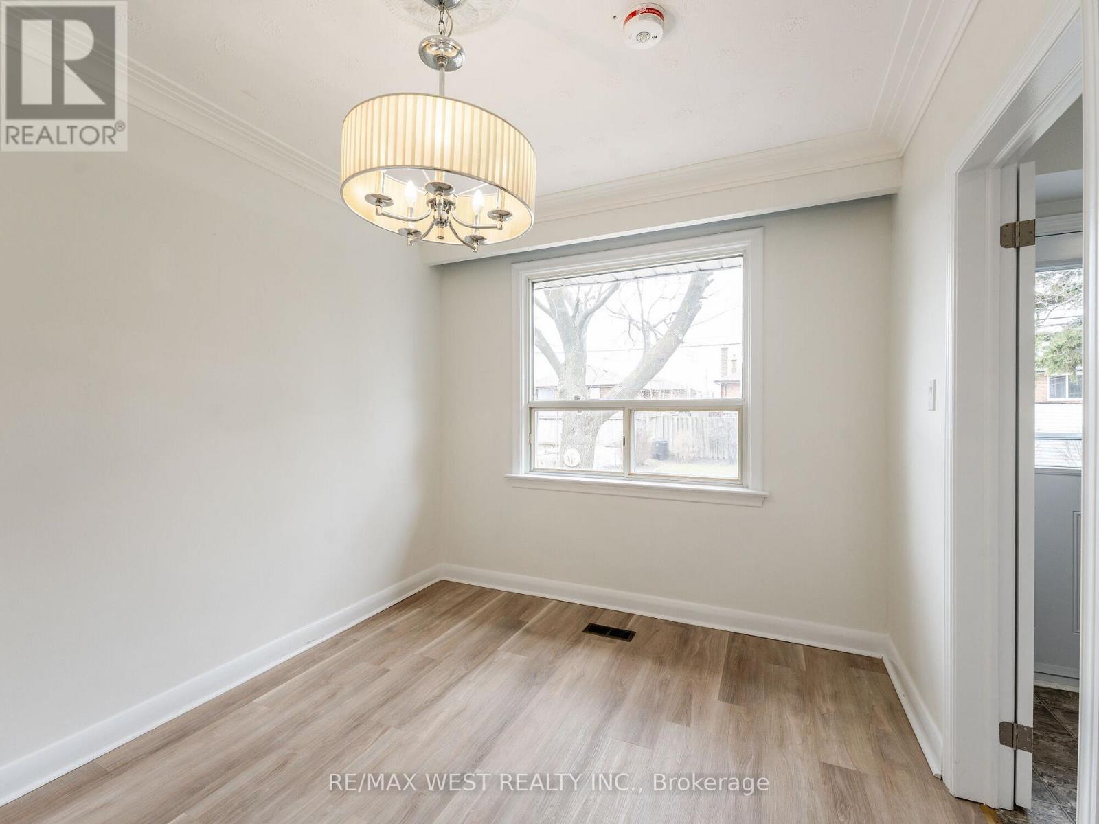 Photo 14 of 20 Perivale Crescent, Toronto ON