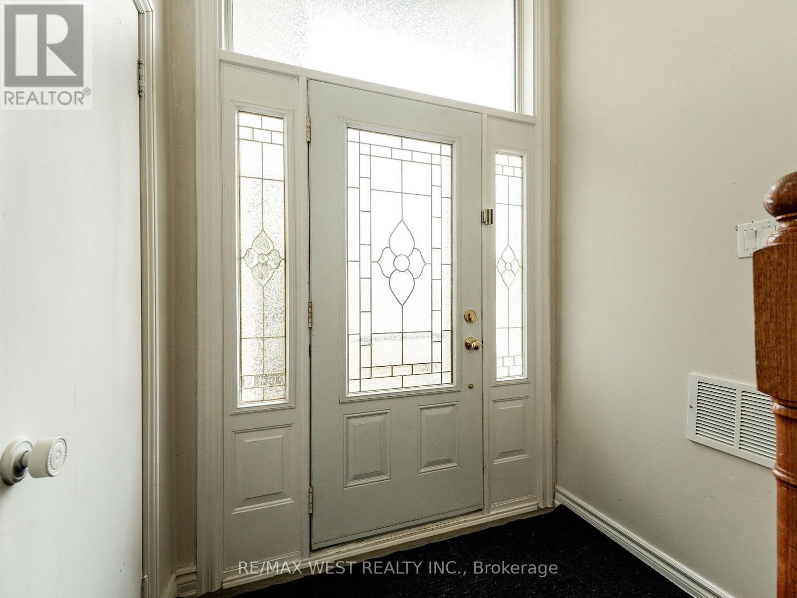 Photo 2 of 20 Perivale Crescent, Toronto ON