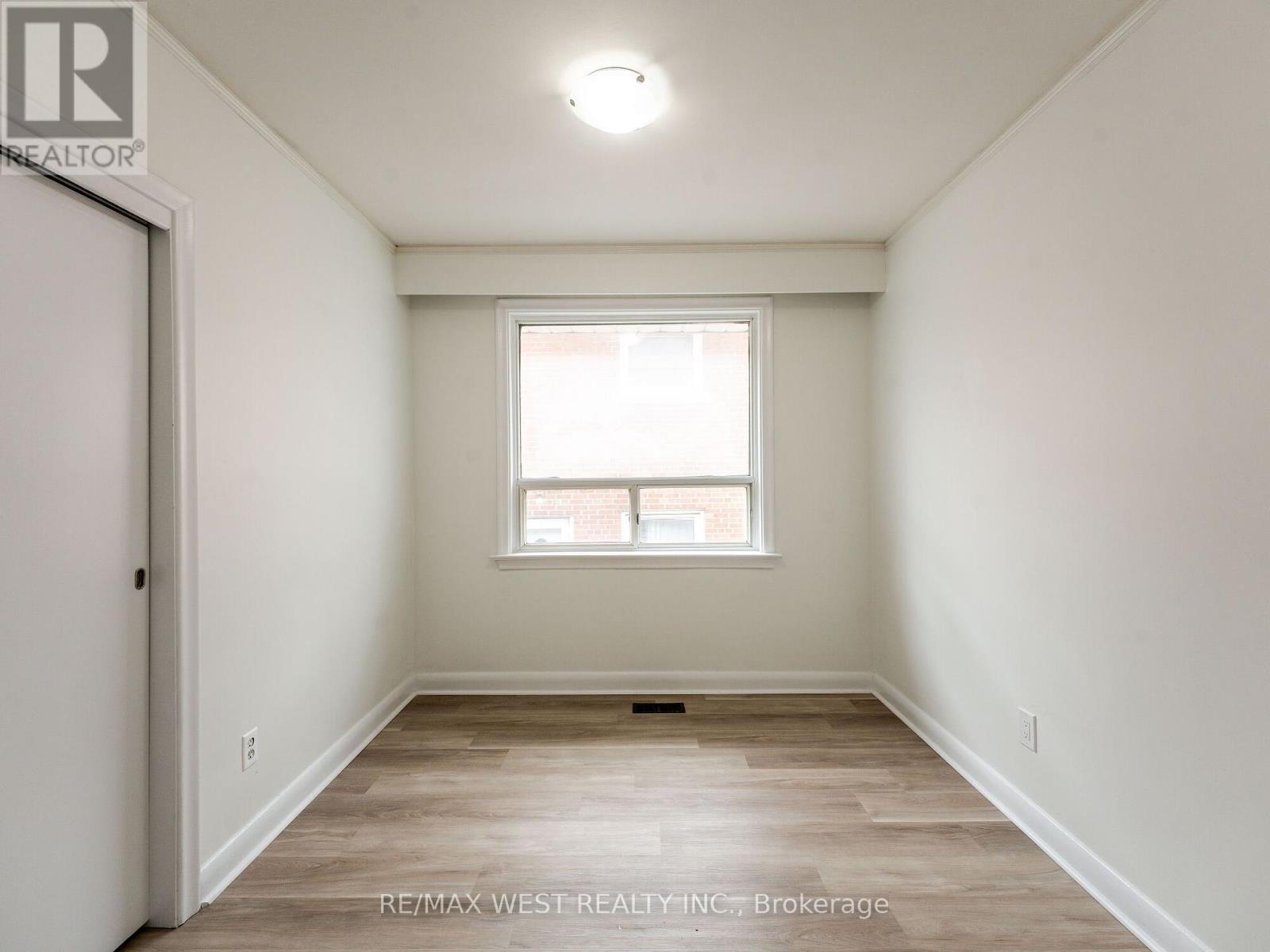 Photo 21 of 20 Perivale Crescent, Toronto ON
