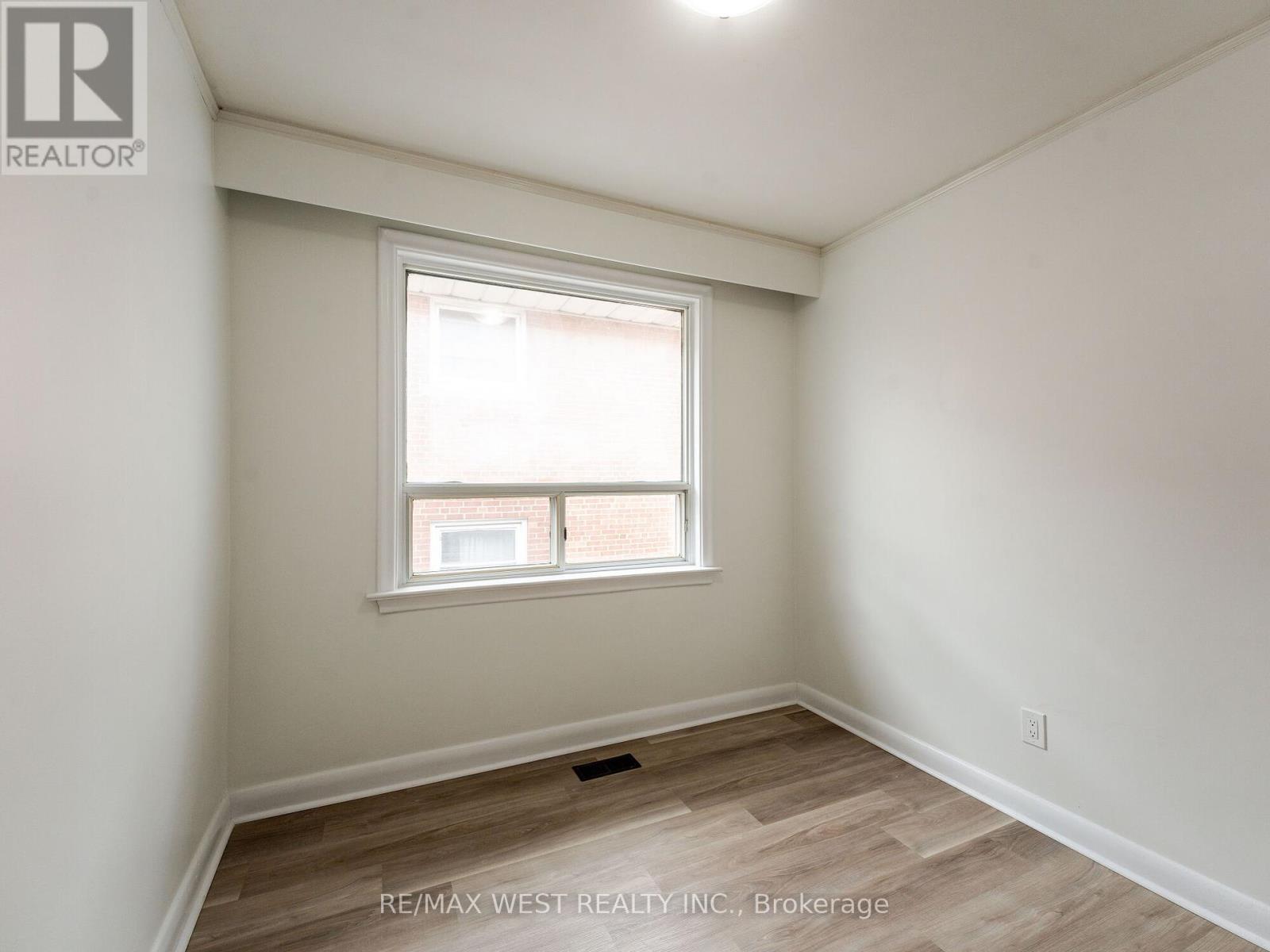 Photo 22 of 20 Perivale Crescent, Toronto ON