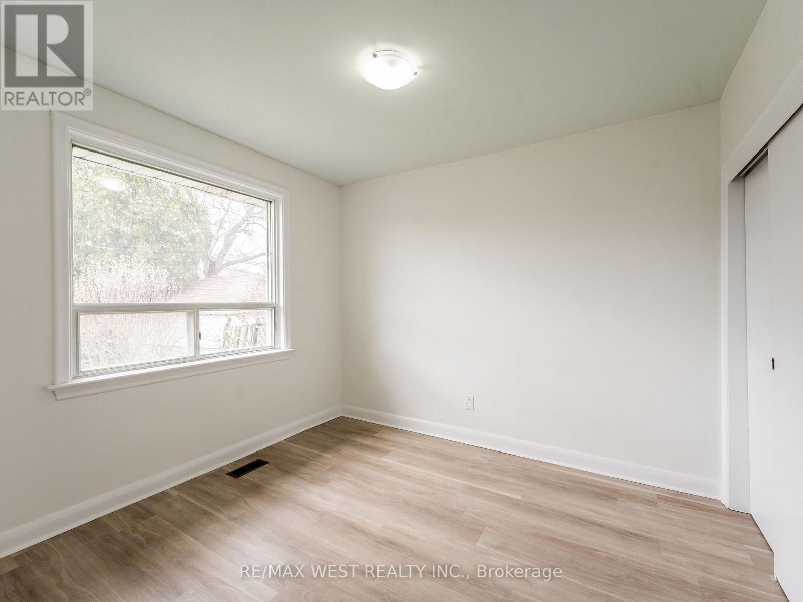 Photo 25 of 20 Perivale Crescent, Toronto ON