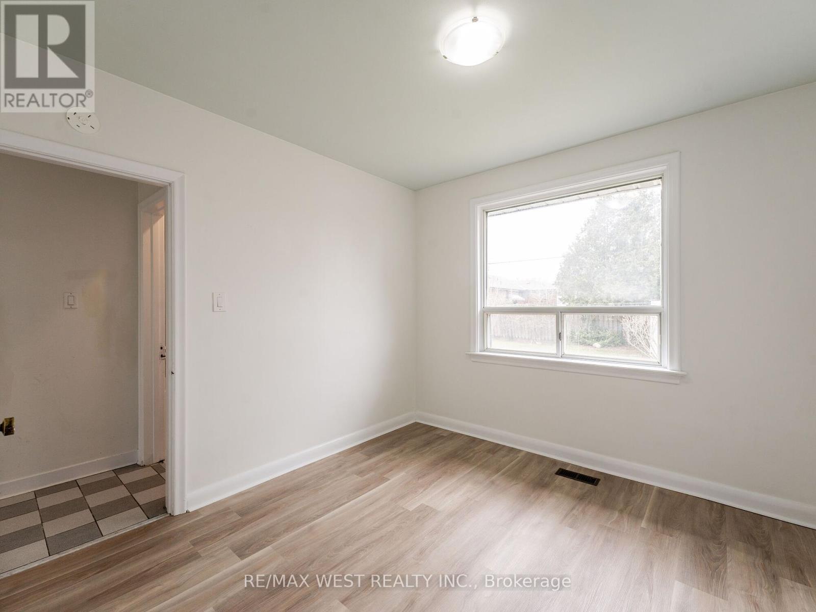 Photo 28 of 20 Perivale Crescent, Toronto ON