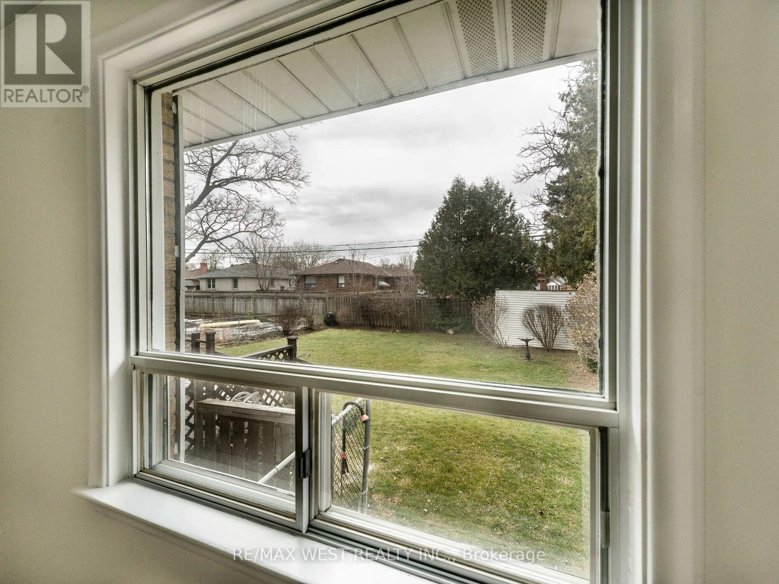 Photo 29 of 20 Perivale Crescent, Toronto ON